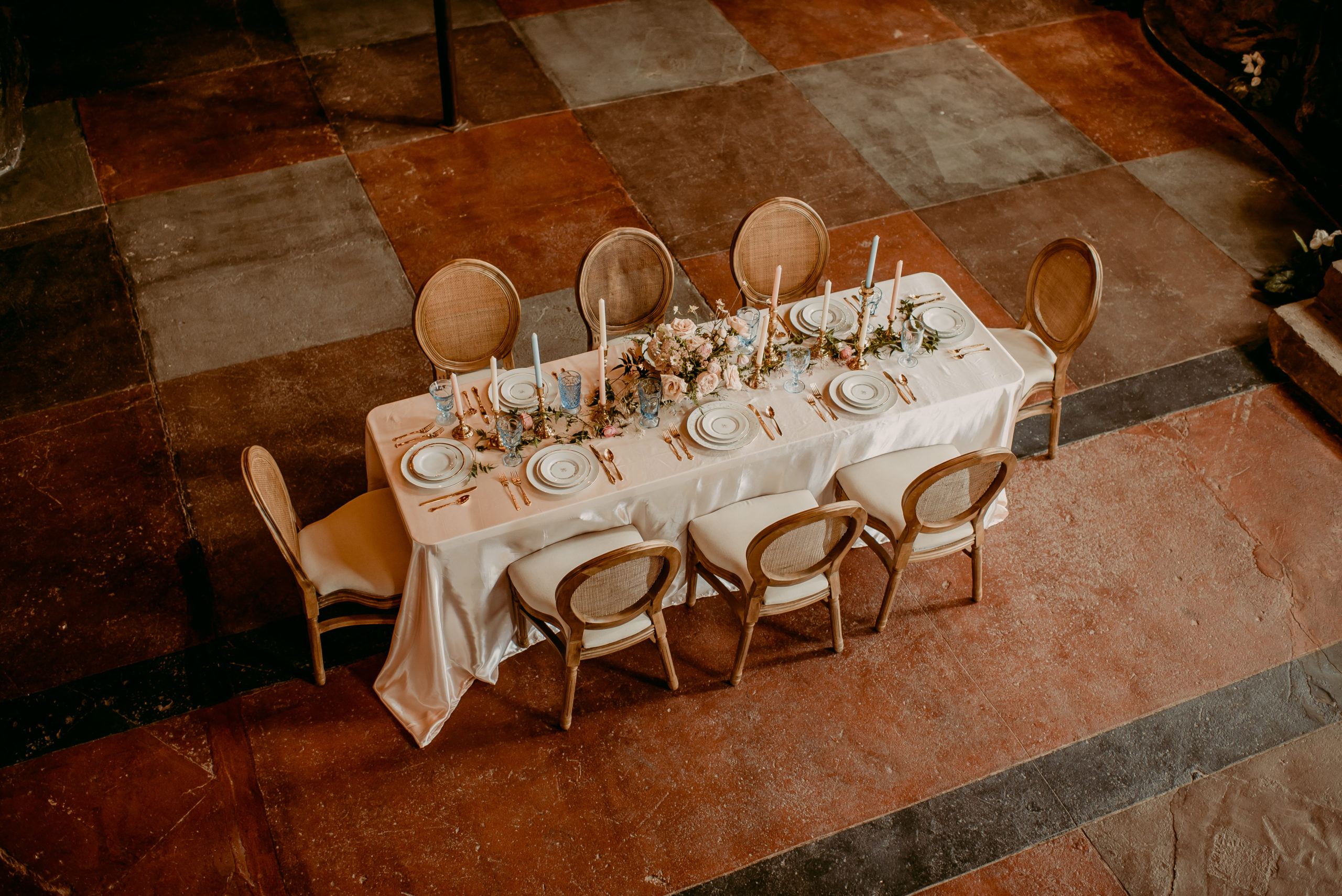 King Louis Chair- Grey Dust Rattan Back – Professional Party Rentals