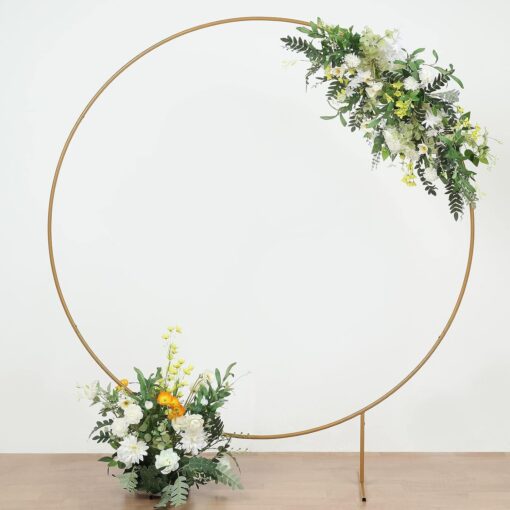 Round backdrop with light florals